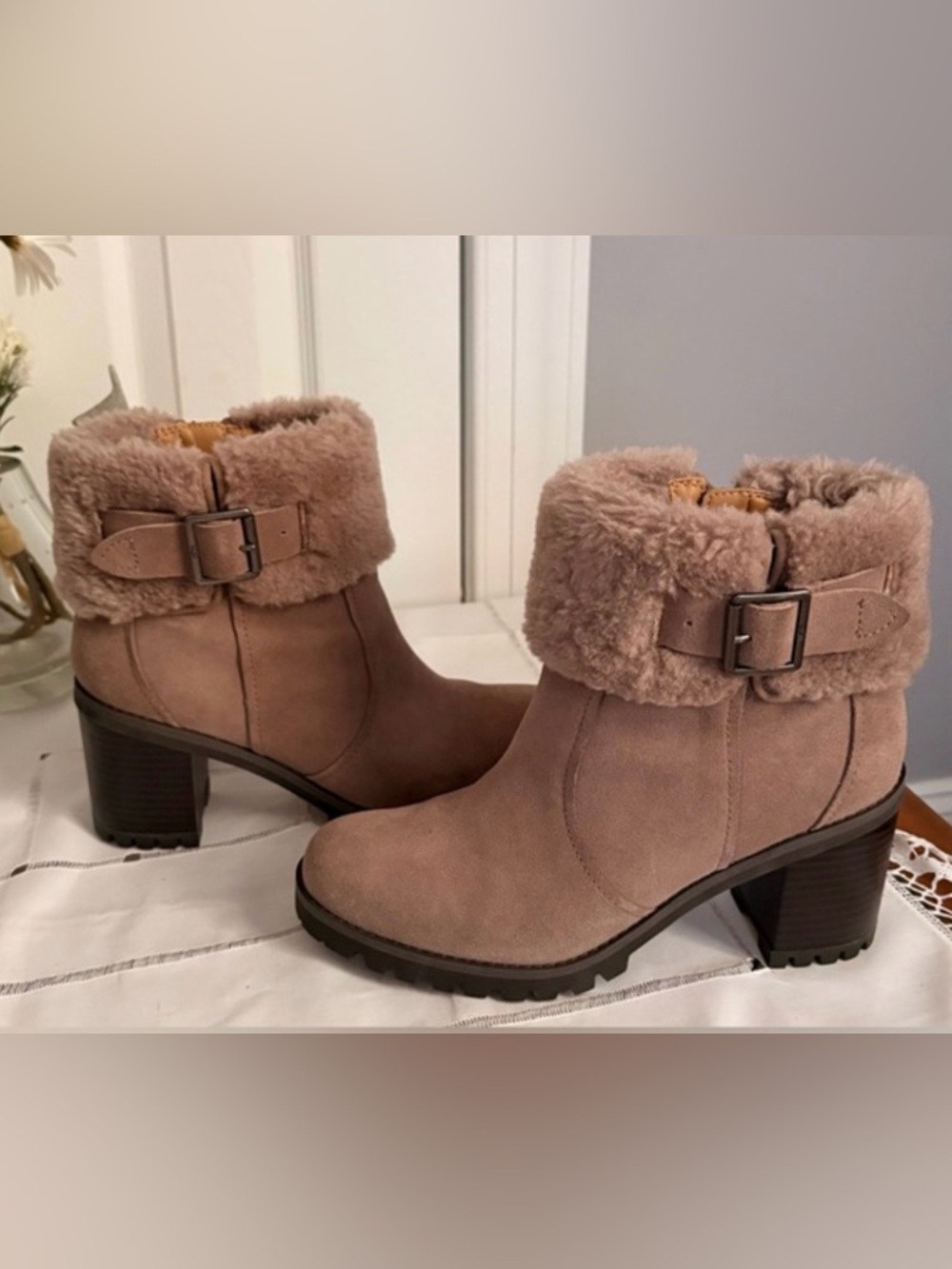 Ugg Suede Boots nwot Size 9
